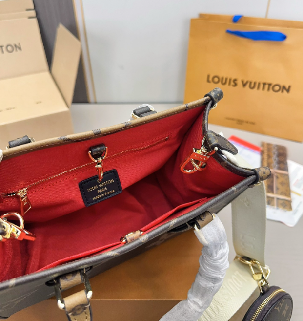 L onthego small size tote bag size : 24* 19 cm