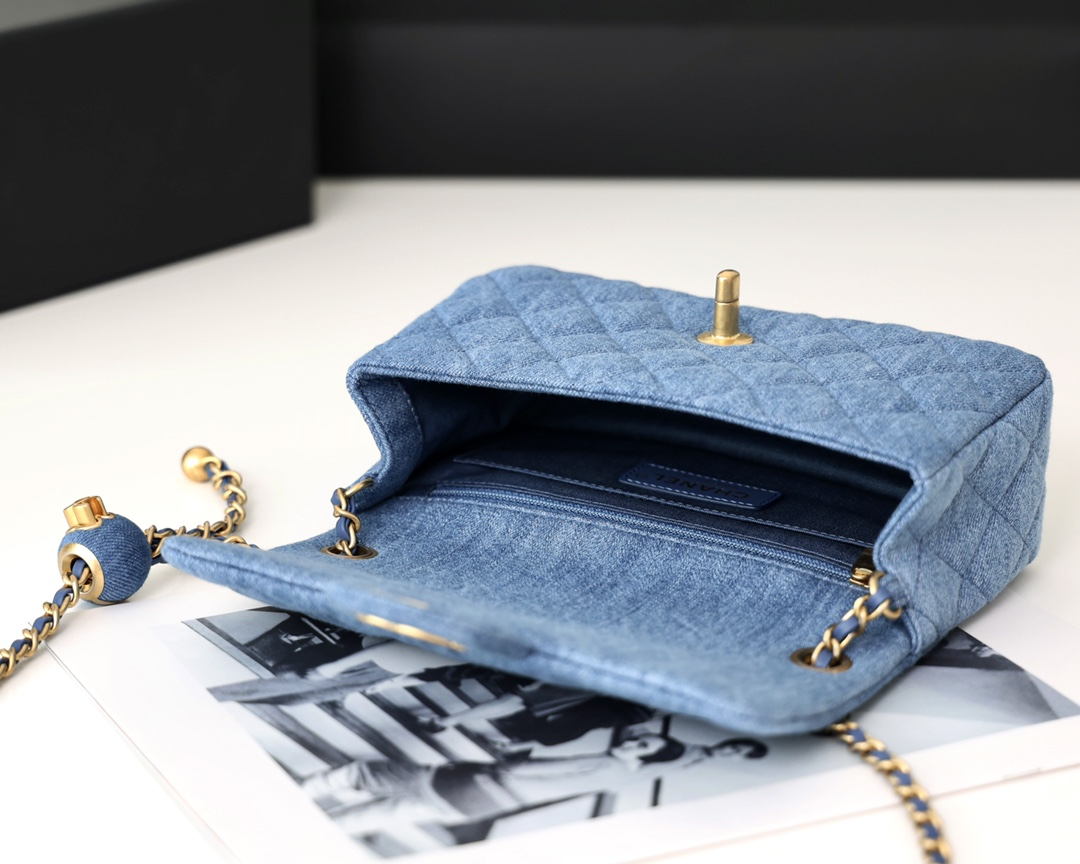 CC Flap Bag CF BAG SIZE: 20 cm