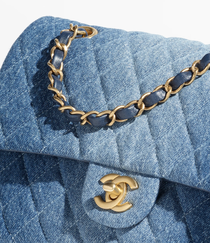 CC CLASSIC 11.12 HANDBAG Washed Denim &amp; Gold-Tone Metal Blue size: 15.5 × 25.5 × 6.5 cm