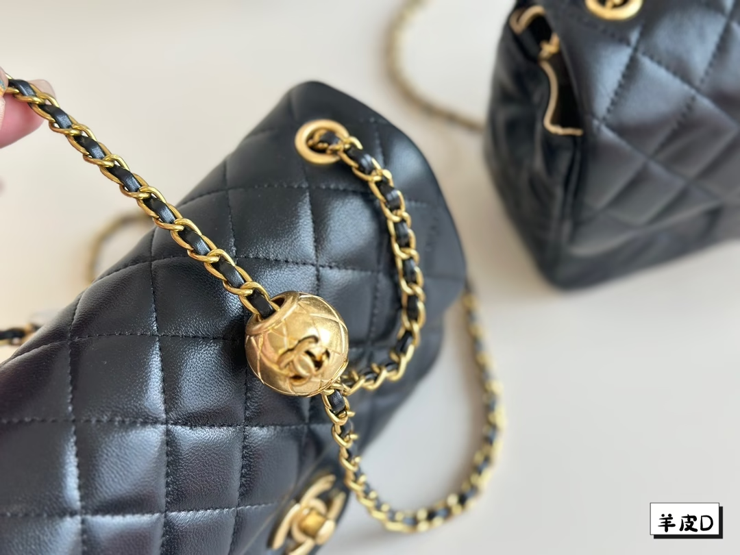 cc-new-arrival-chain-bag-size-20cm-17cm-7829