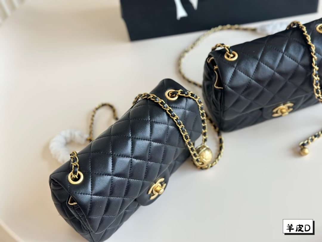 cc-new-arrival-chain-bag-size-20cm-17cm-7829