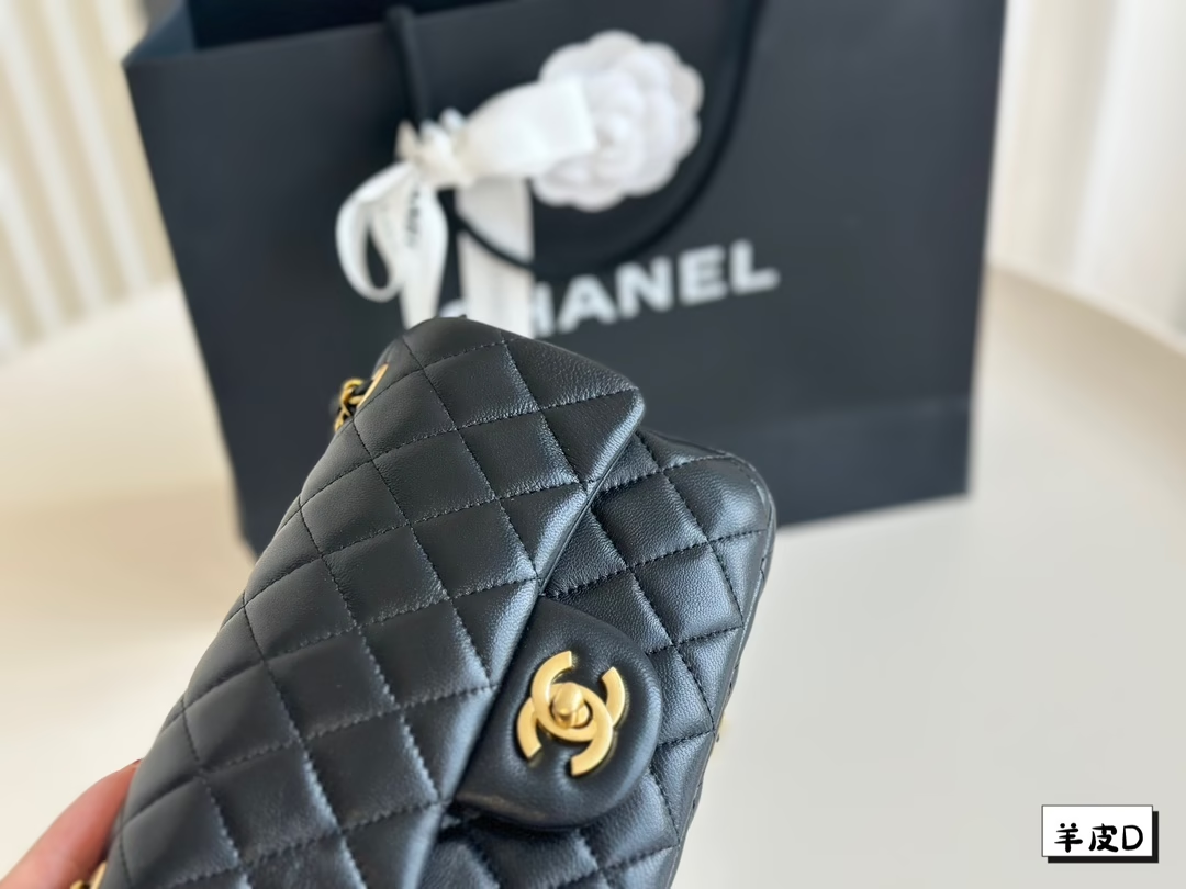 cc-new-arrival-chain-bag-size-20cm-17cm-7829