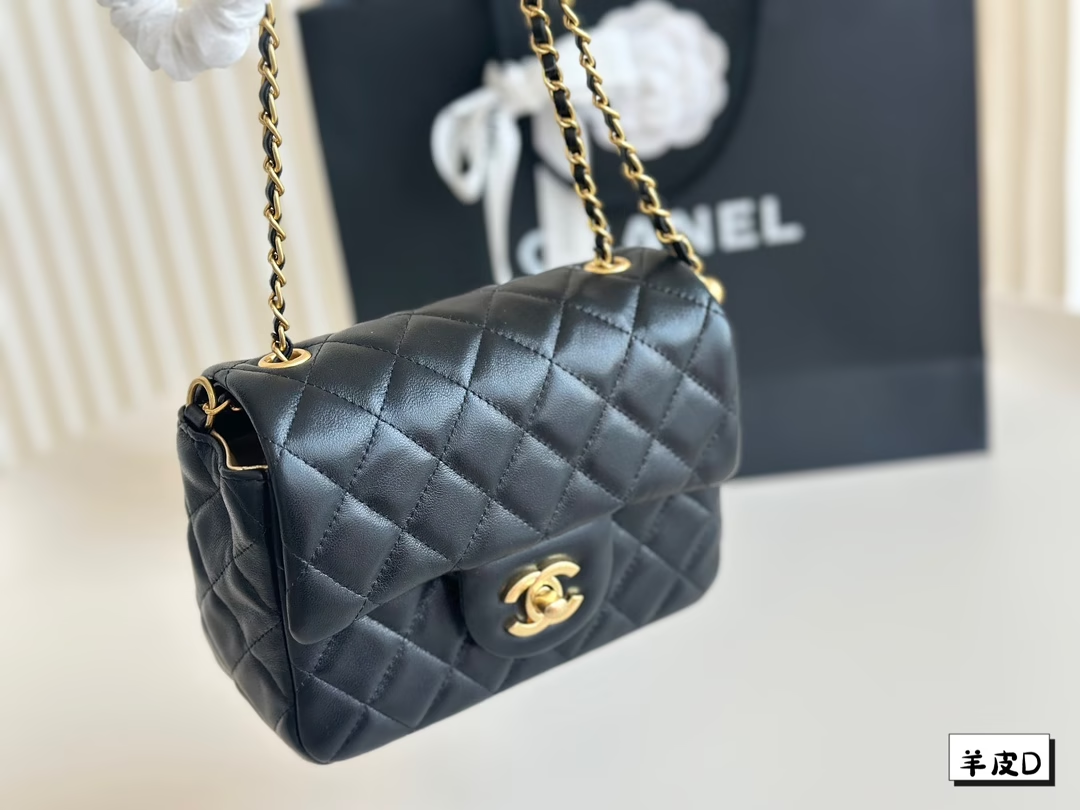 cc-new-arrival-chain-bag-size-20cm-17cm-7829