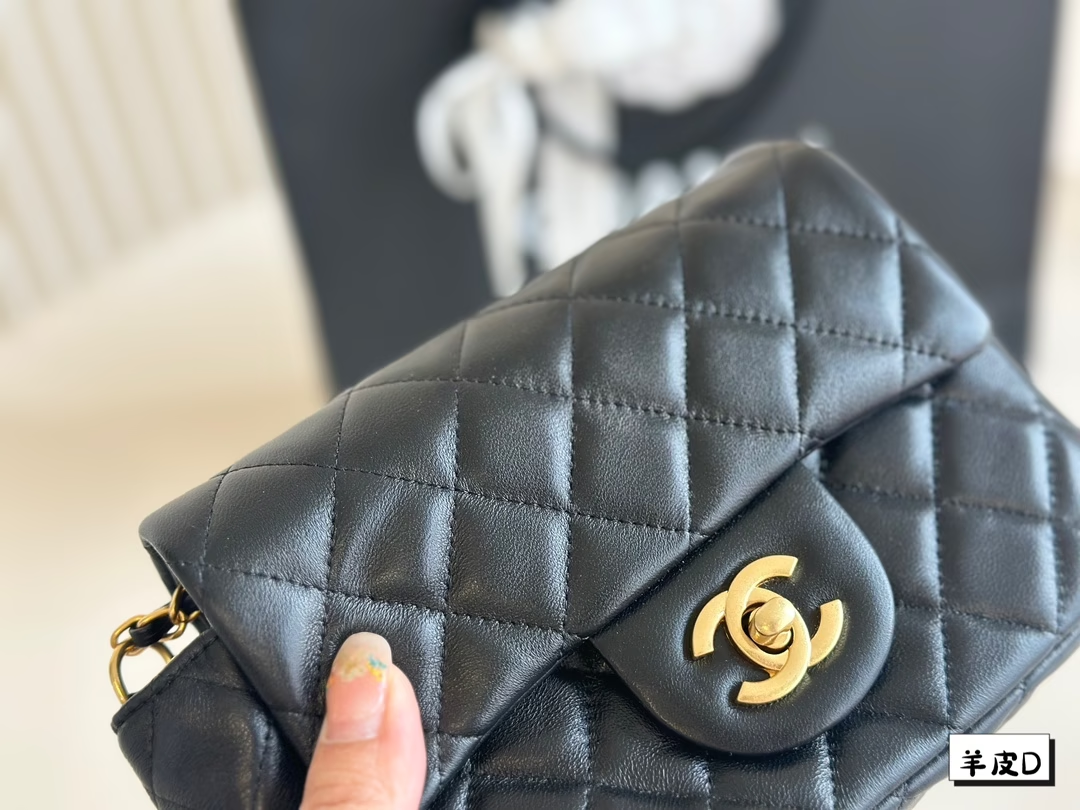 cc-new-arrival-chain-bag-size-20cm-17cm-7829