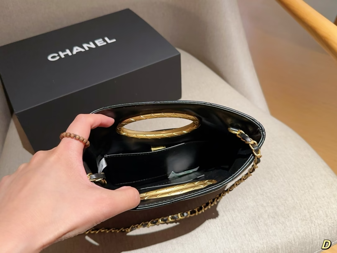 cc-new-arrivl-24b-bag-size-25-20-cm-684