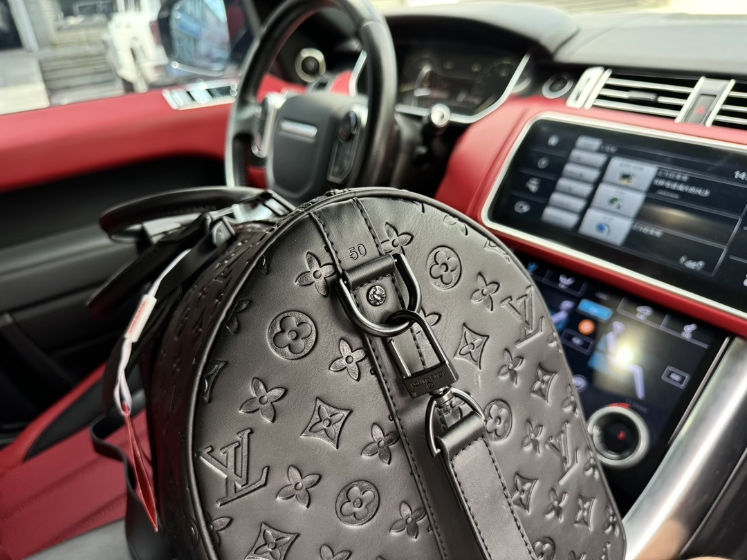 Louis M44810 keepall 50 bag size:  50*23*29 cm