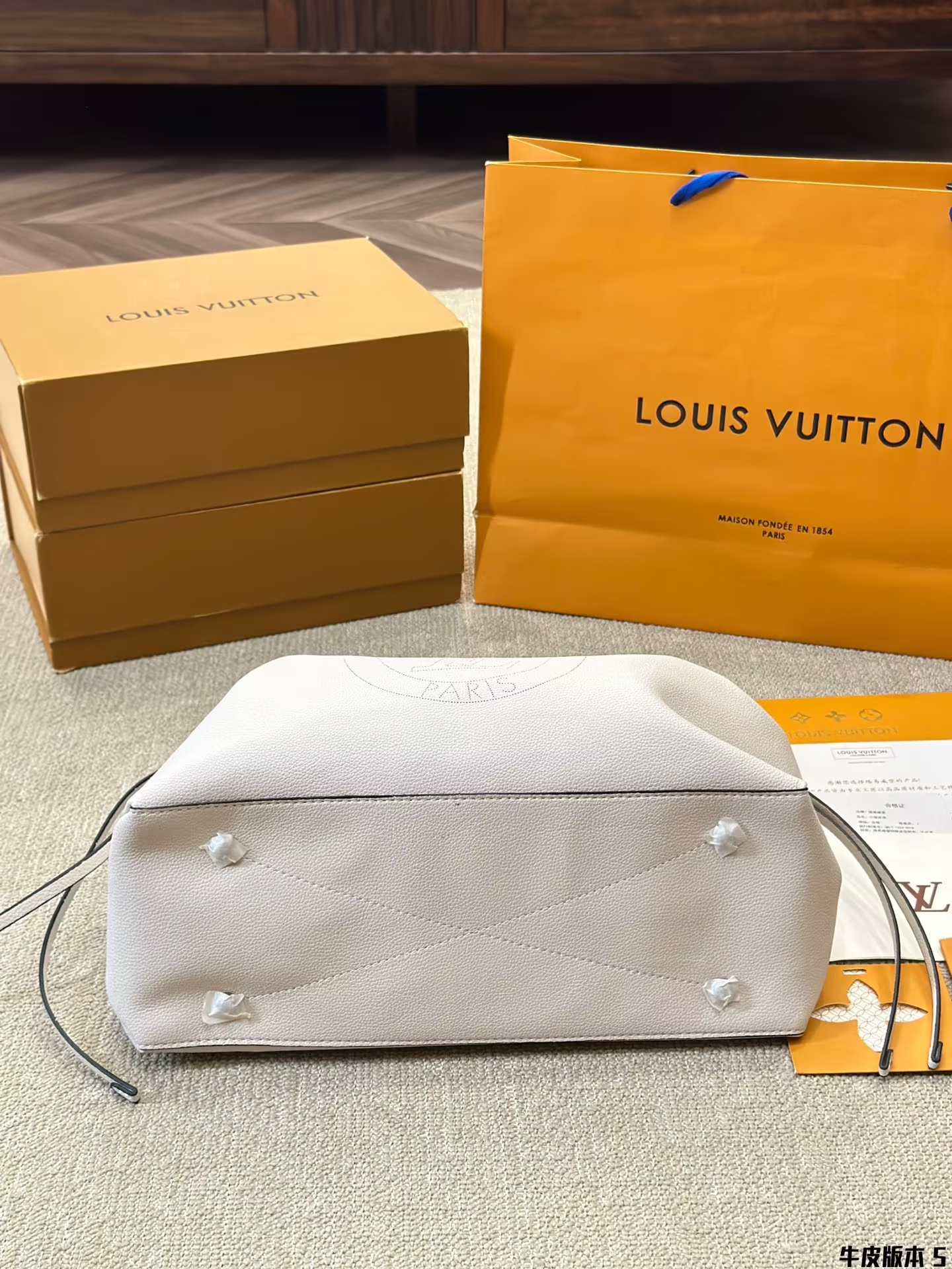 louis-new-arrival-bella-bag-size-30-24cm-8921