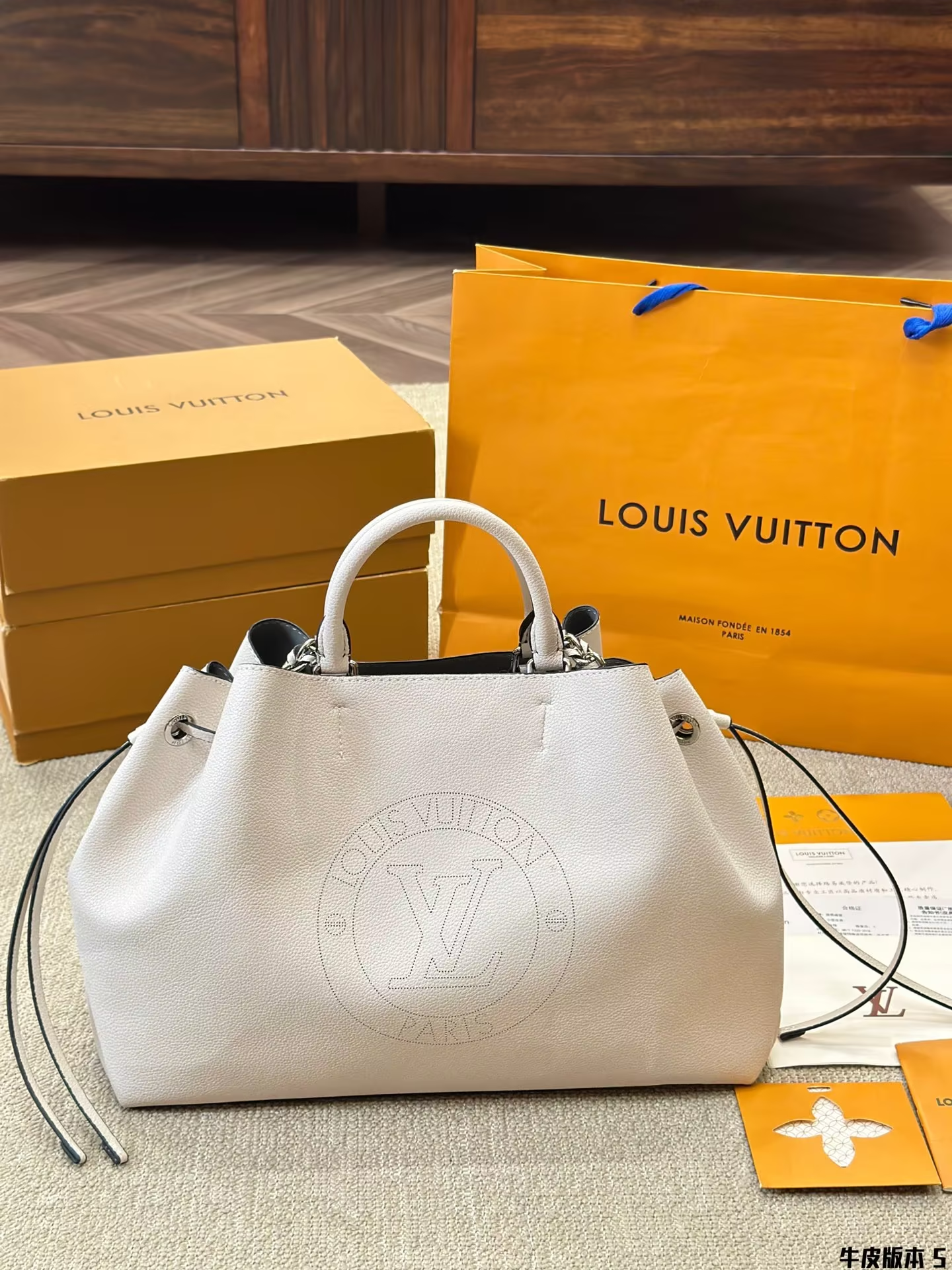 louis-new-arrival-bella-bag-size-30-24cm-8921