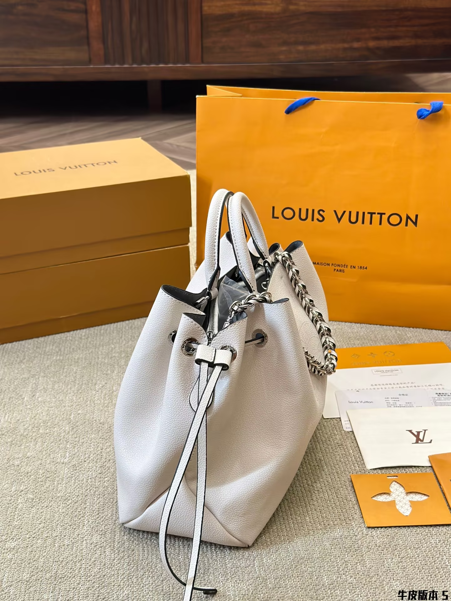 louis-new-arrival-bella-bag-size-30-24cm-8921