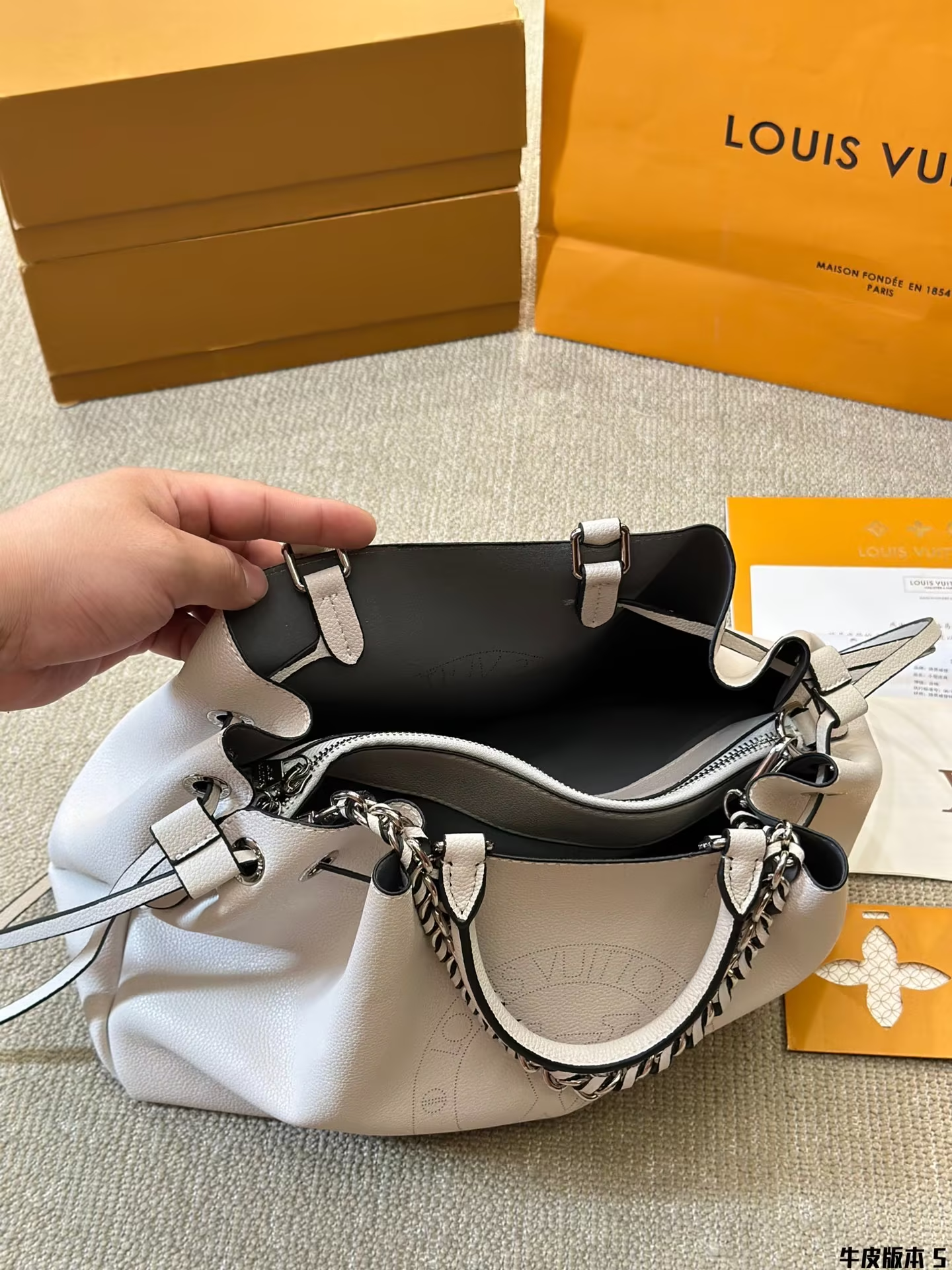 louis-new-arrival-bella-bag-size-30-24cm-8921