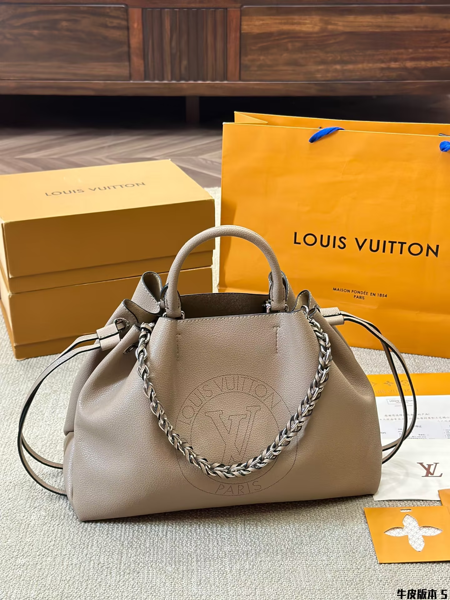 louis-new-arrival-bella-bag-size-30-24cm-8921