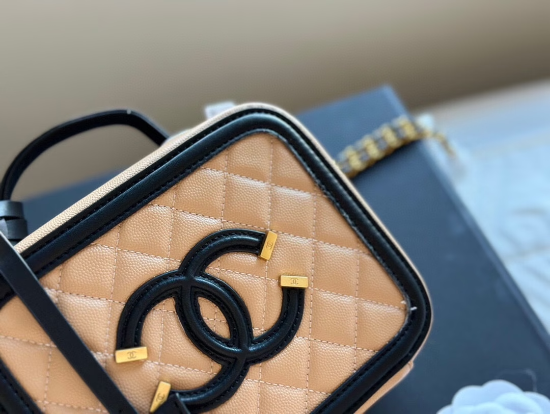 cc-new-arrival-bucket-bag-size-20-cm-2343