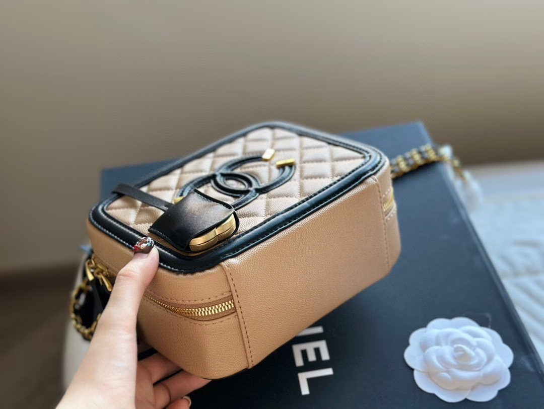 cc-new-arrival-bucket-bag-size-20-cm-2343