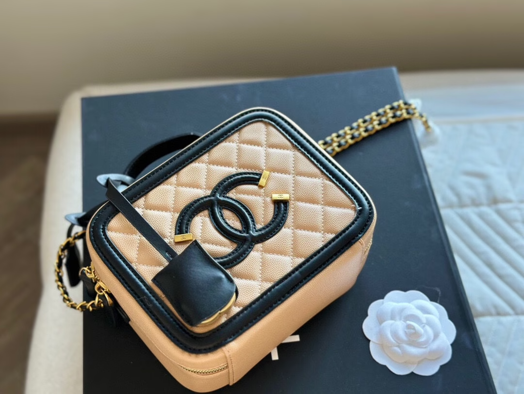 cc-new-arrival-bucket-bag-size-20-cm-2343