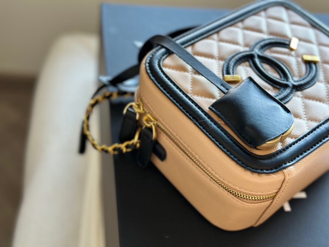 cc-new-arrival-bucket-bag-size-20-cm-2343