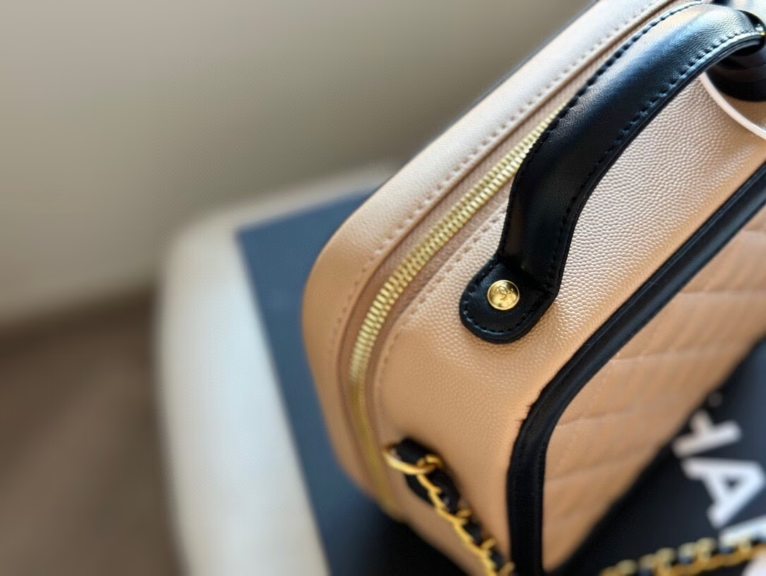 cc-new-arrival-bucket-bag-size-20-cm-2343