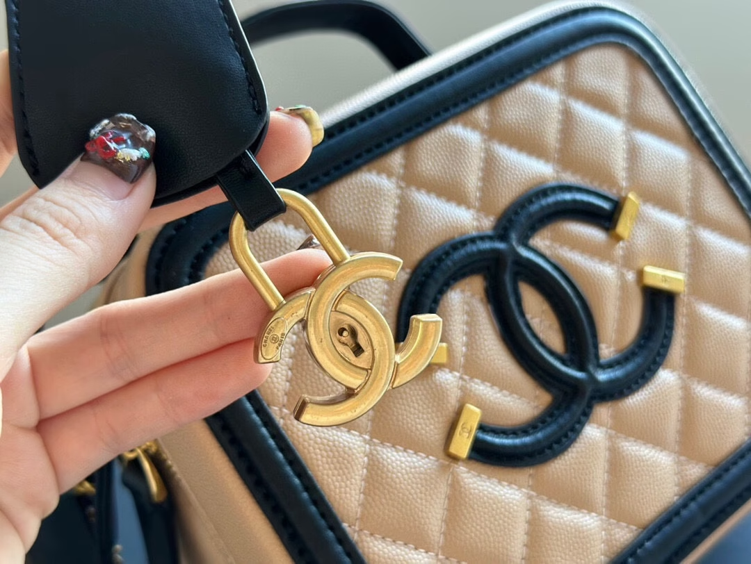 cc-new-arrival-bucket-bag-size-20-cm-2343