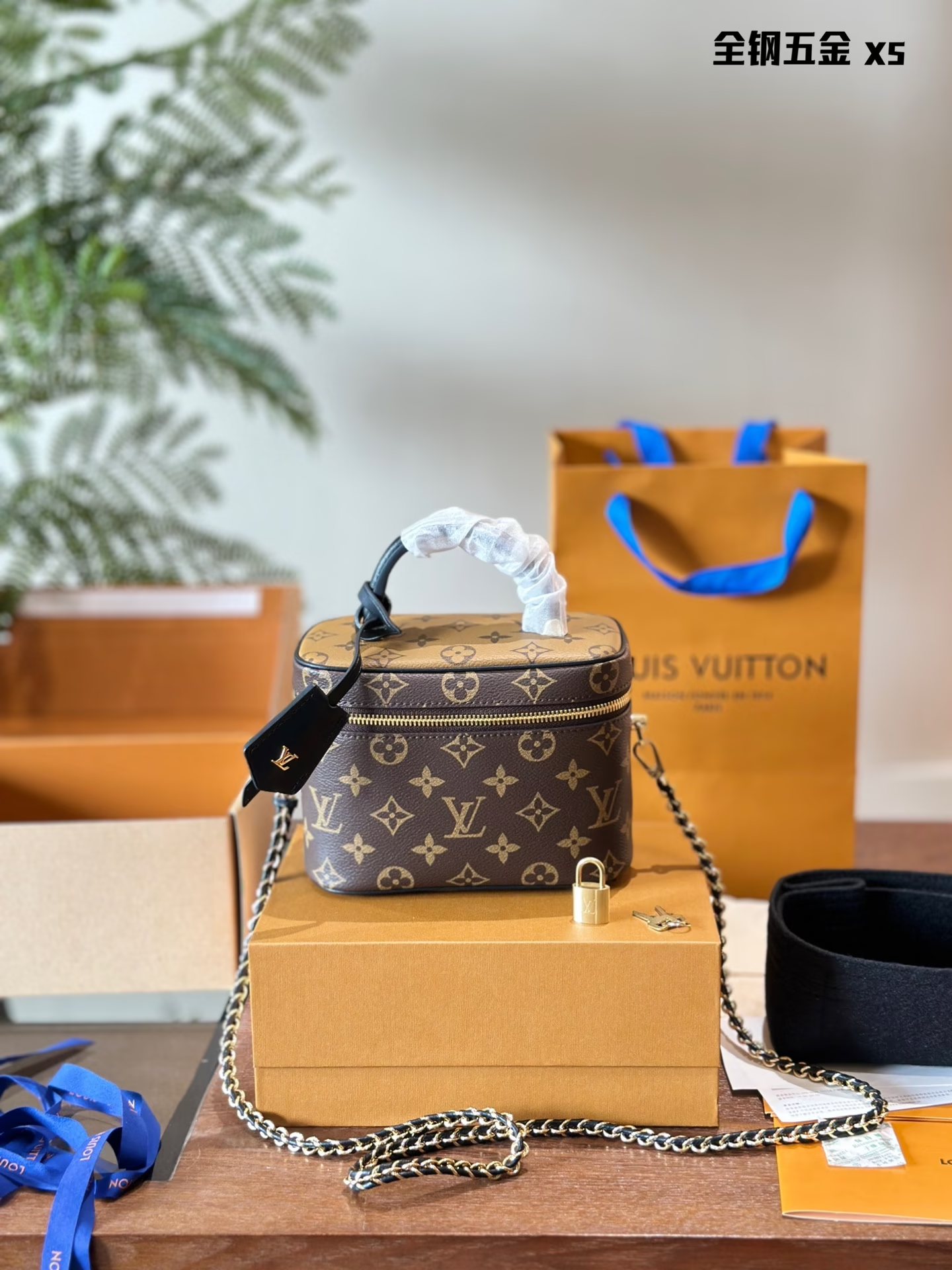 Louis new arrival Vanity bucket bag size; 19*13*11cm