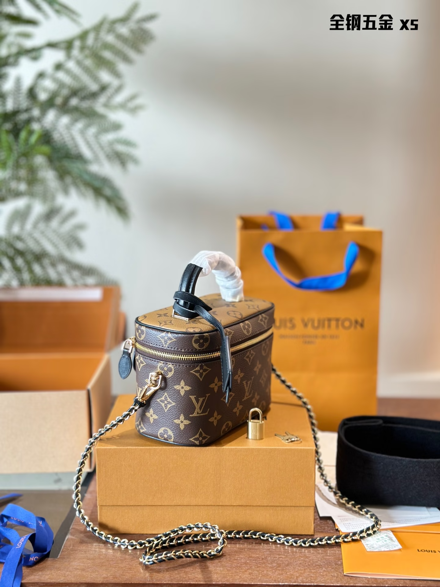 Louis new arrival Vanity bucket bag size; 19*13*11cm