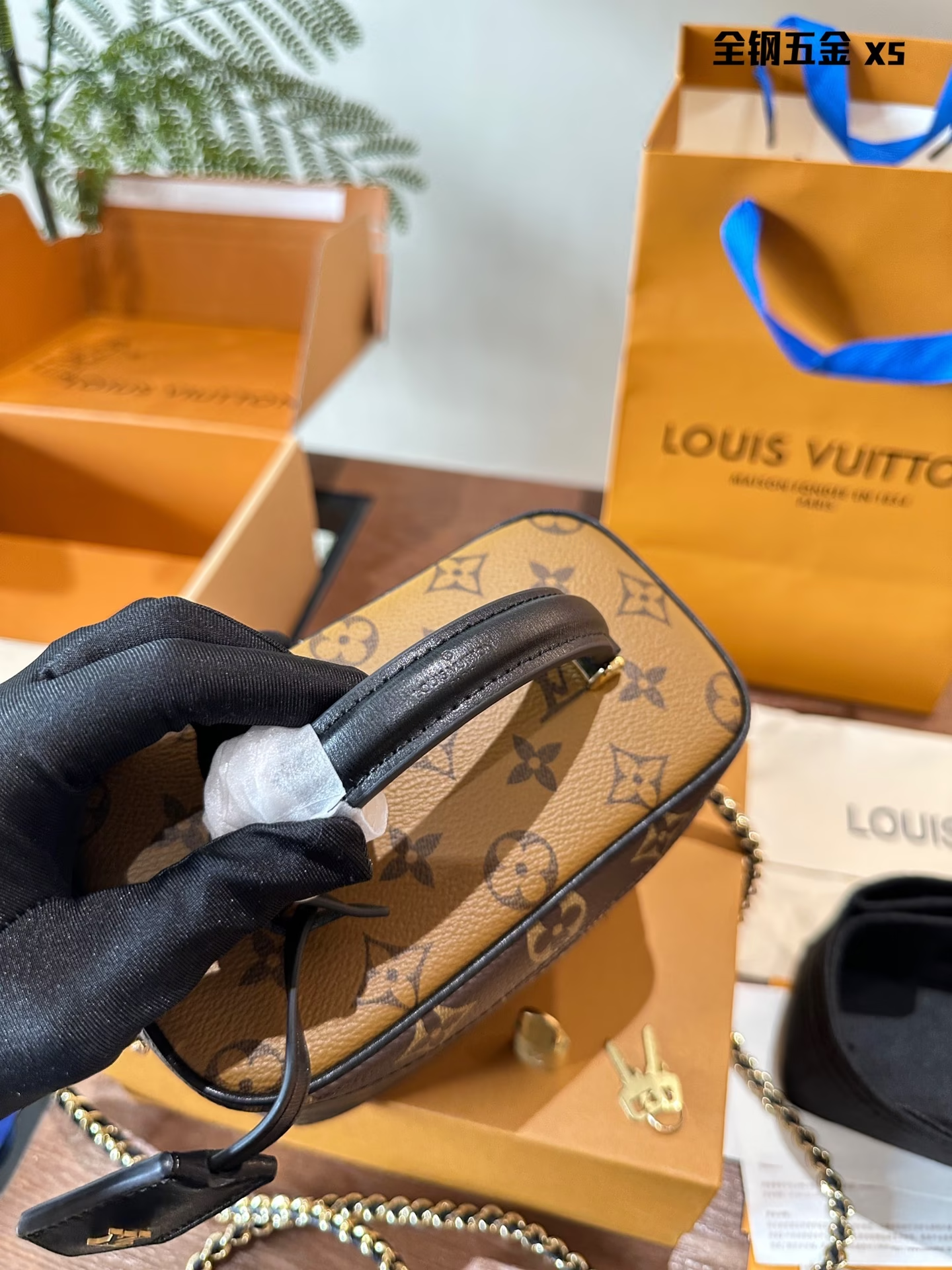 Louis new arrival Vanity bucket bag size; 19*13*11cm