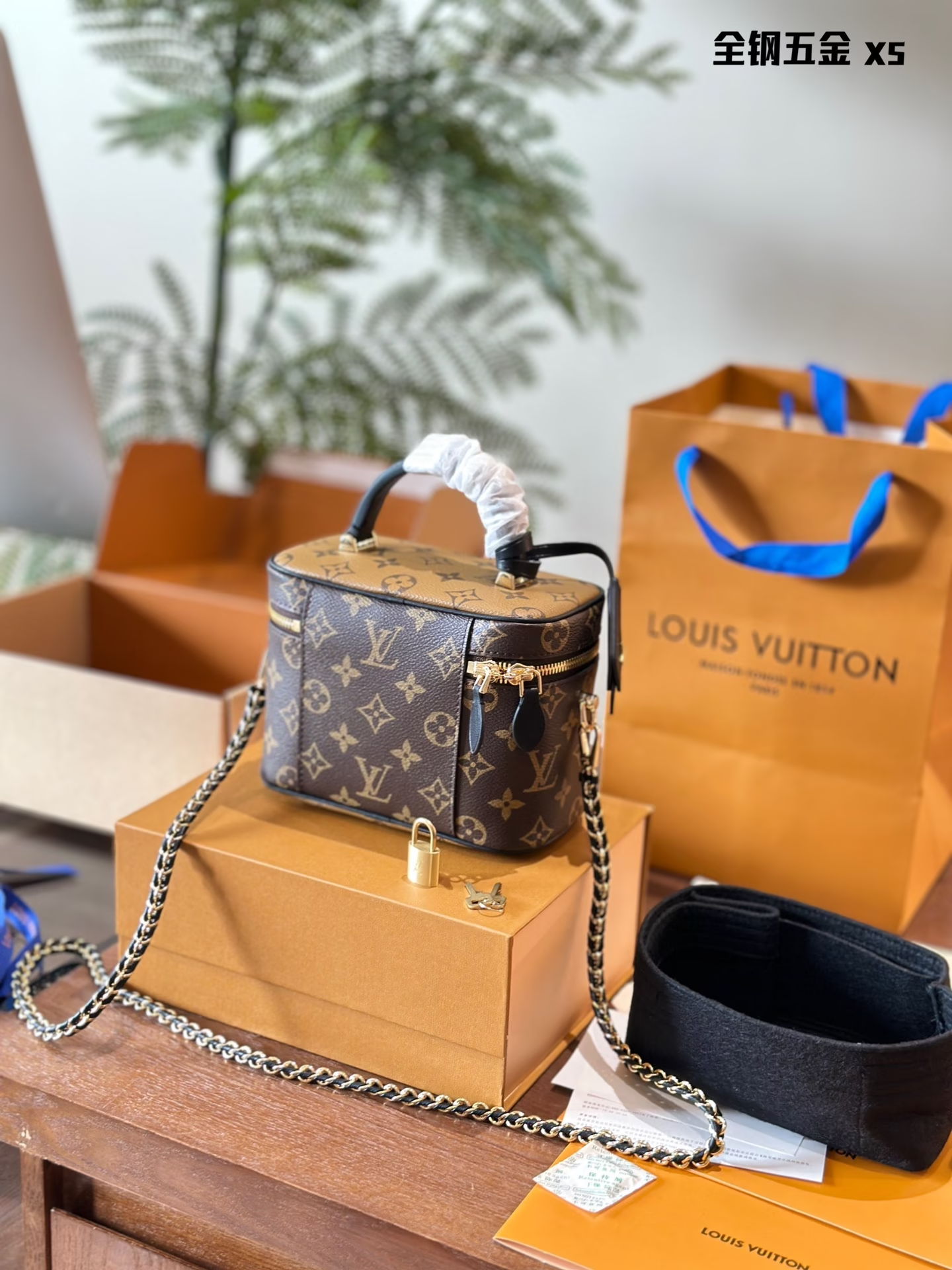 Louis new arrival Vanity bucket bag size; 19*13*11cm