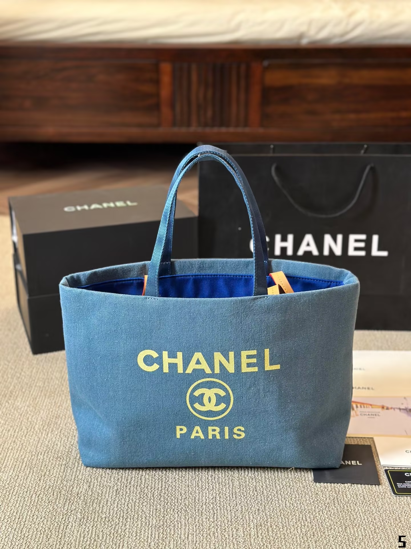 CC new arrival Vintage 24k tote bag size: 33*25 cm