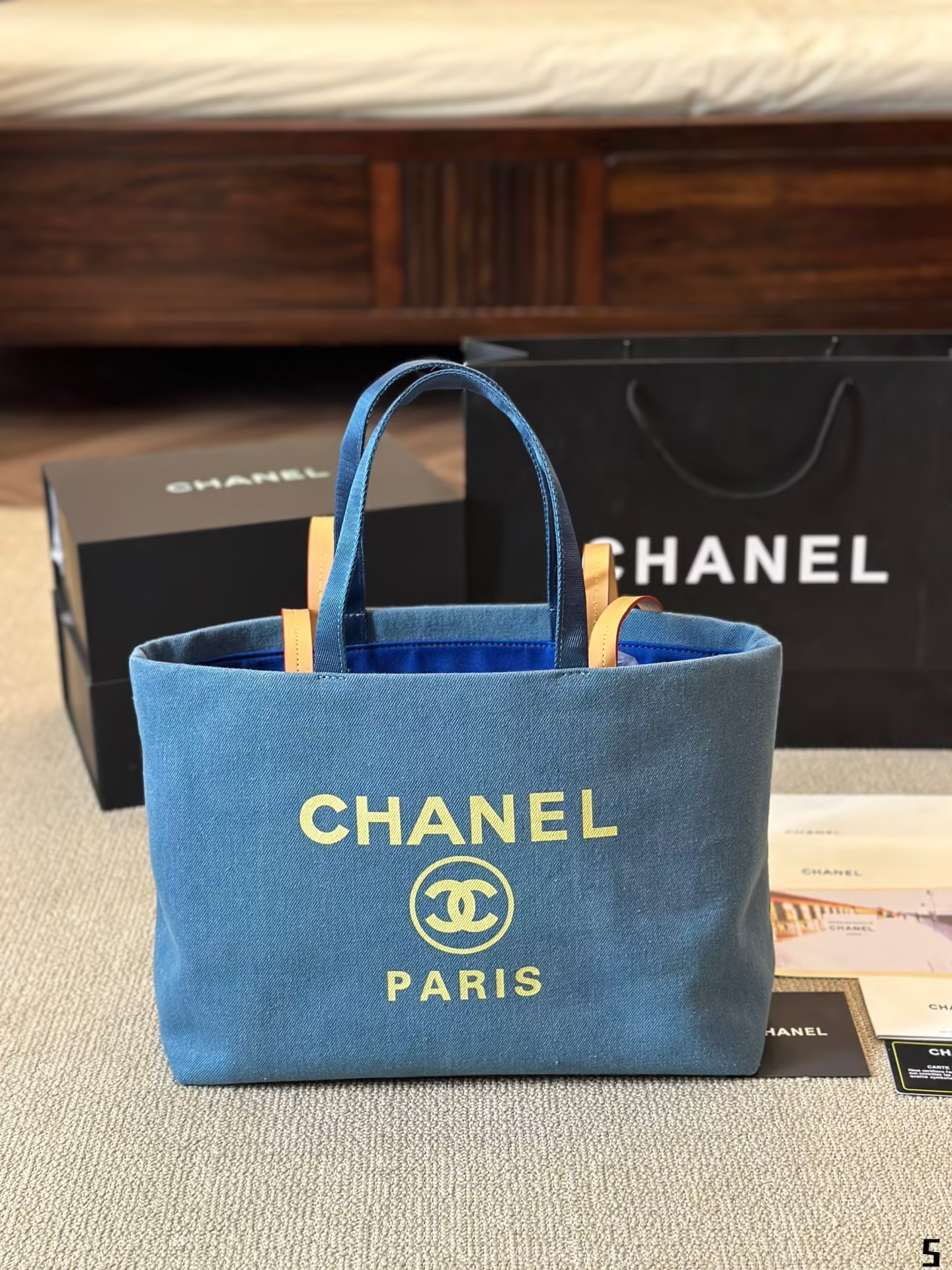 cc-new-arrival-vintage-24k-tote-bag-size-33-25-cm-8618