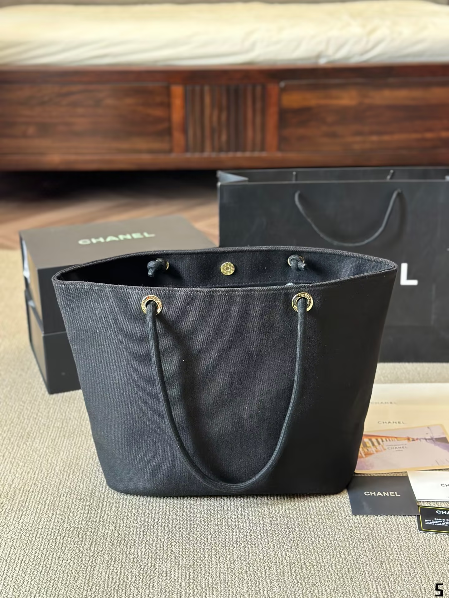 cc-new-arrival-vintage-24k-tote-bag-size-30-30-cm-4763