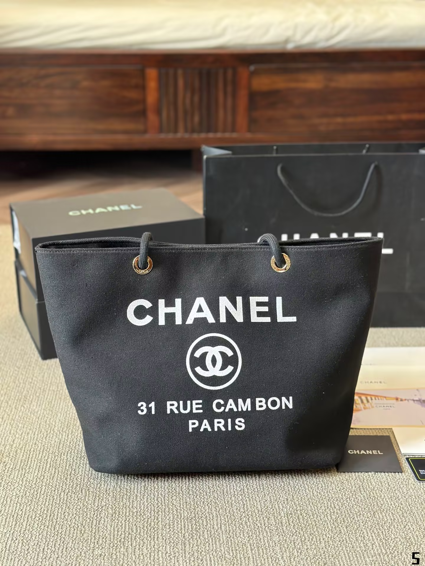 cc-new-arrival-vintage-24k-tote-bag-size-30-30-cm-4763