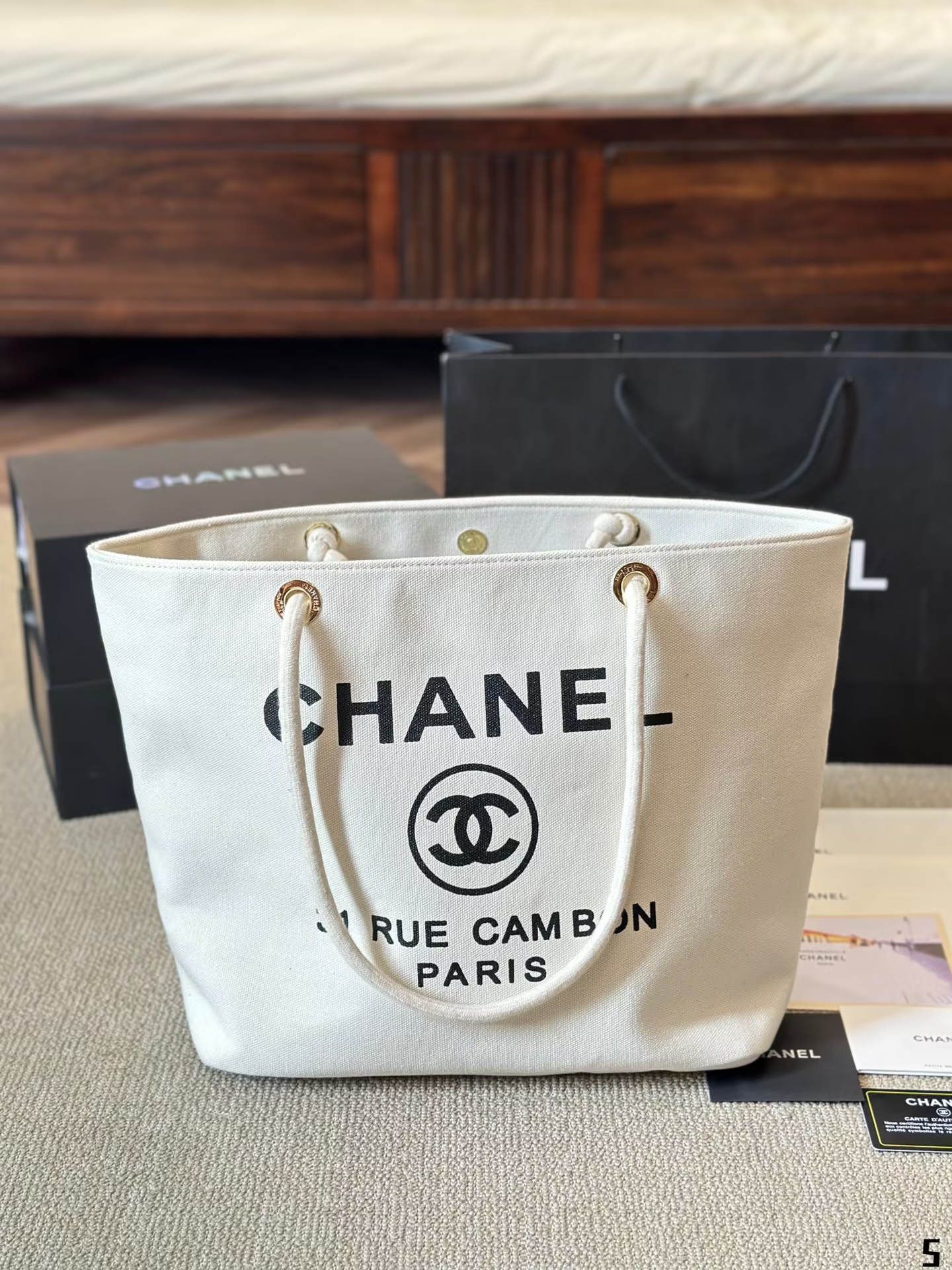 cc-new-arrival-vintage-24k-tote-bag-size-30-30-cm-4763