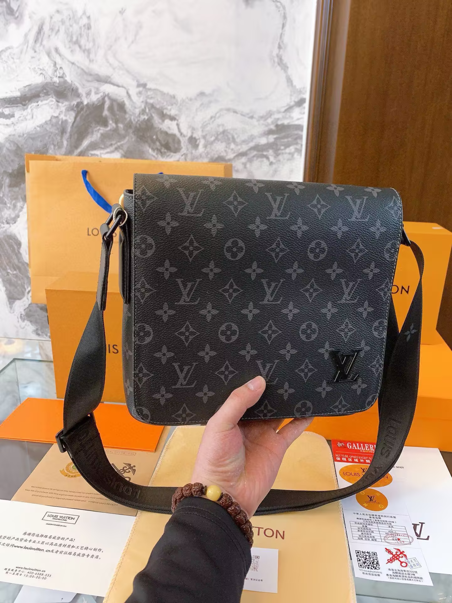 l-new-arrival-district-crossbody-bag-men-and-women-size-26-23-7-cm-5292