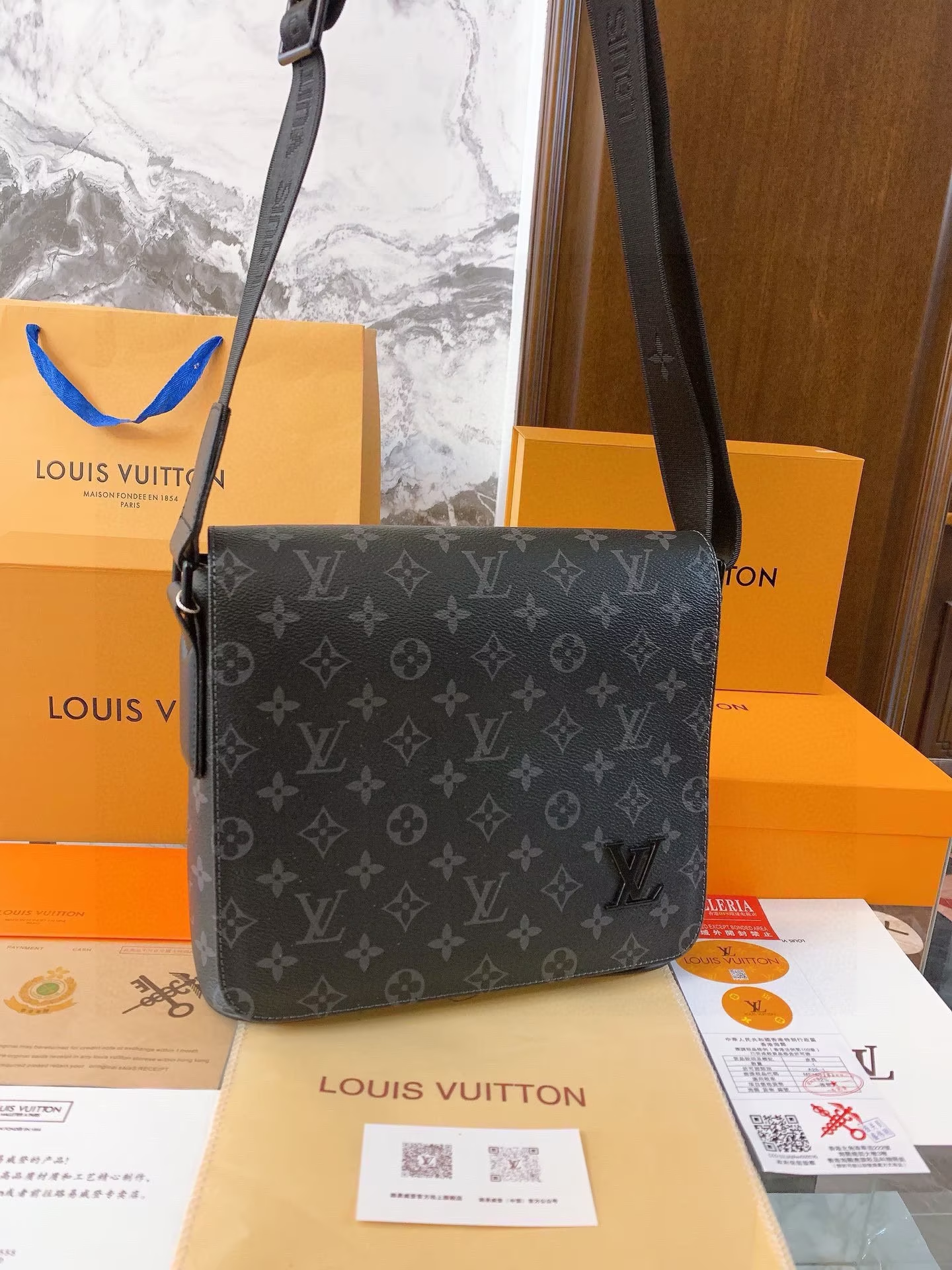 l-new-arrival-district-crossbody-bag-men-and-women-size-26-23-7-cm-5292