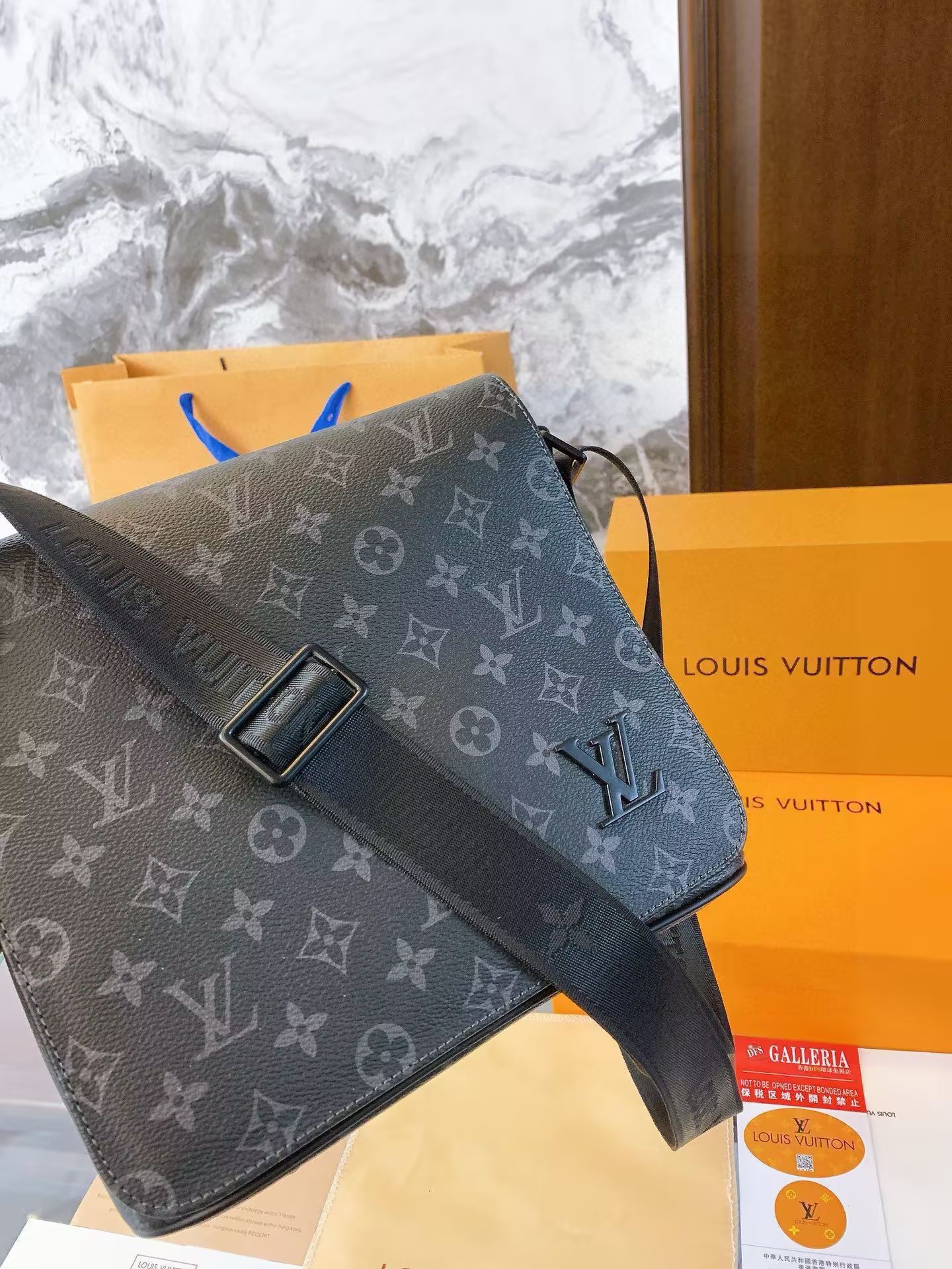 l-new-arrival-district-crossbody-bag-men-and-women-size-26-23-7-cm-5292