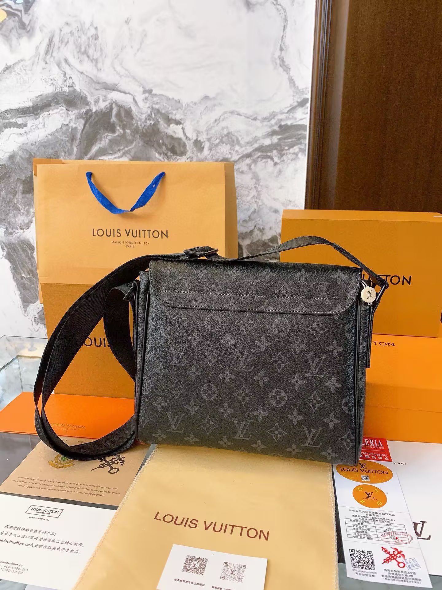 l-new-arrival-district-crossbody-bag-men-and-women-size-26-23-7-cm-5292