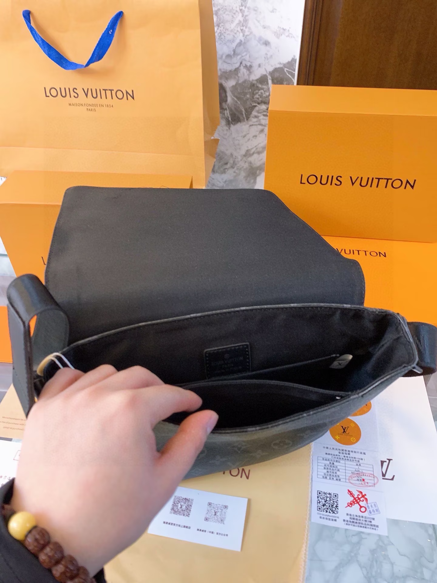 l-new-arrival-district-crossbody-bag-men-and-women-size-26-23-7-cm-5292