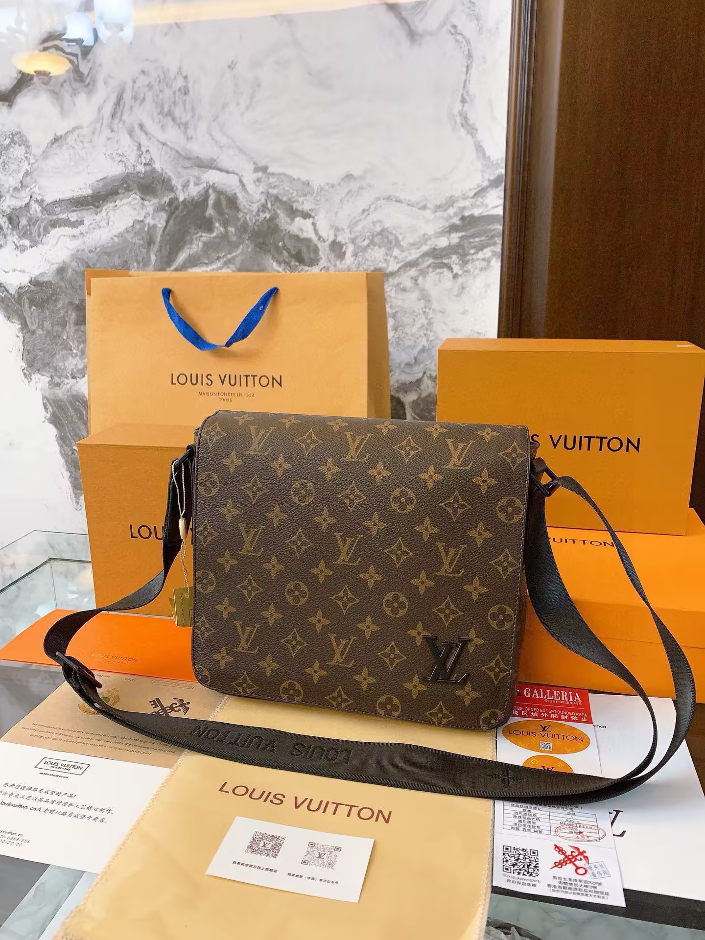 l-new-arrival-district-crossbody-bag-men-and-women-size-26-23-7-cm-5292