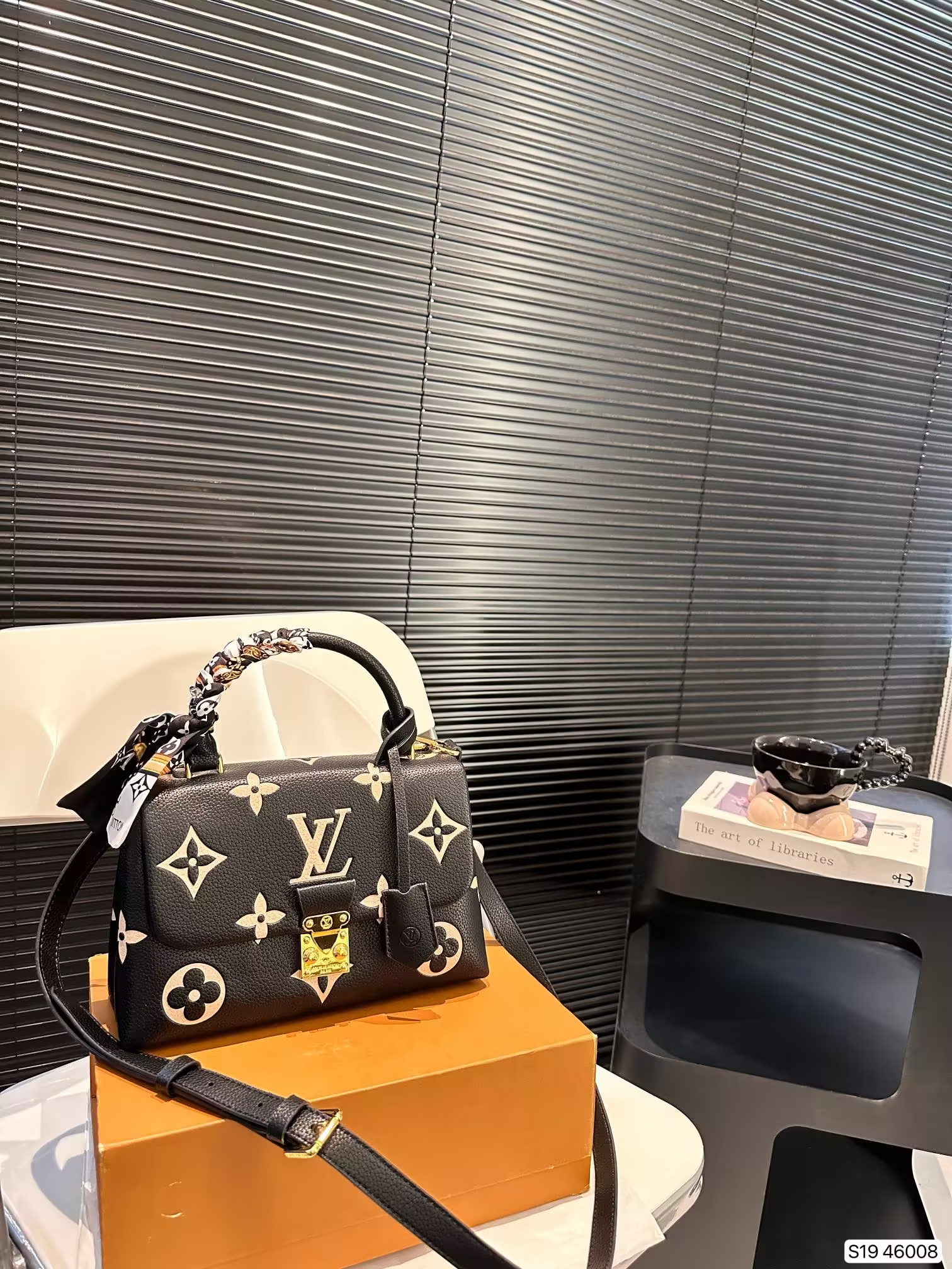 louis-new-arrival-hand-bag-size-24-15-cm-2238