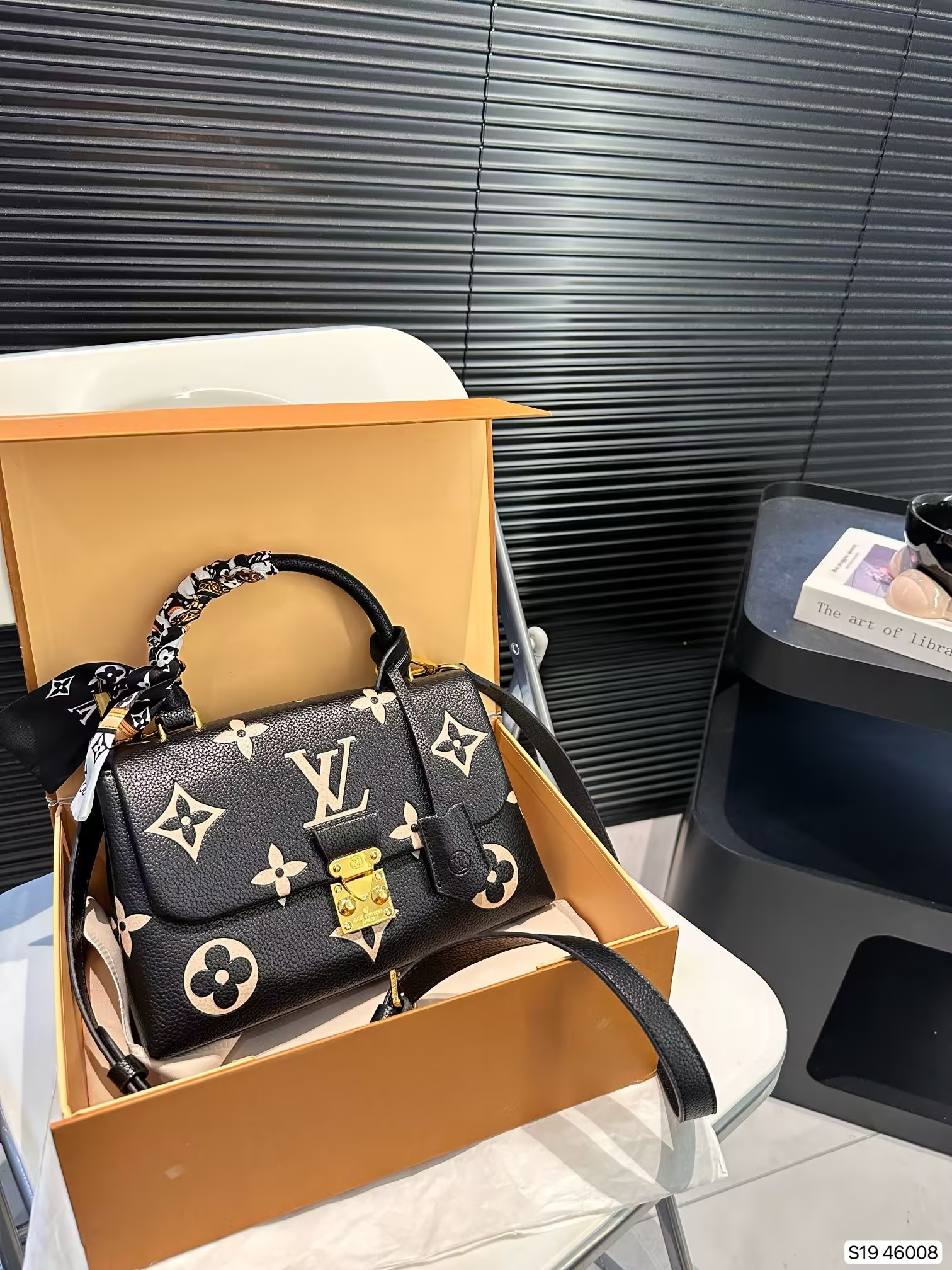 louis-new-arrival-hand-bag-size-24-15-cm-2238