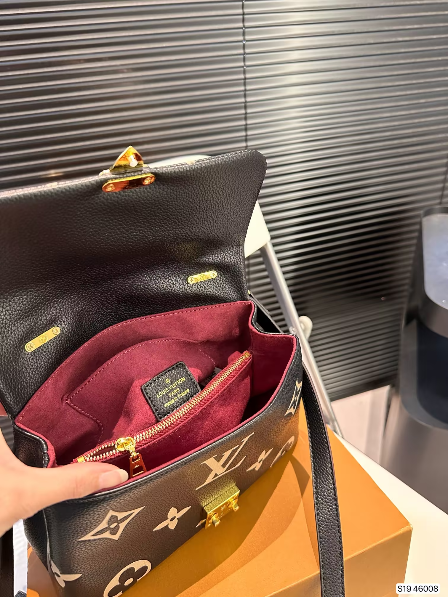 louis-new-arrival-hand-bag-size-24-15-cm-2238