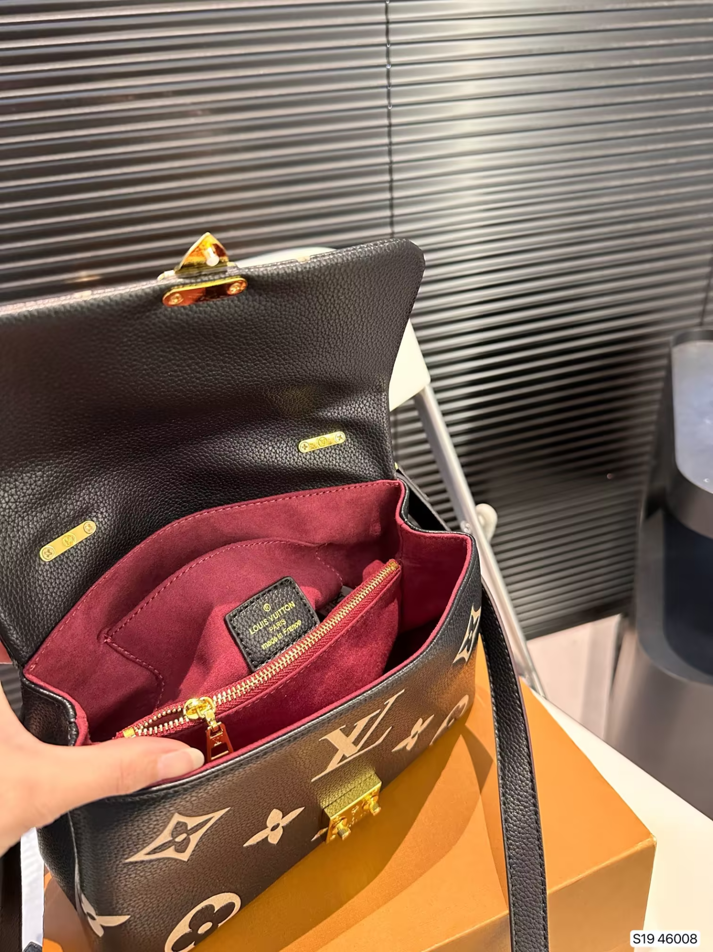 louis-new-arrival-hand-bag-size-24-15-cm-2238