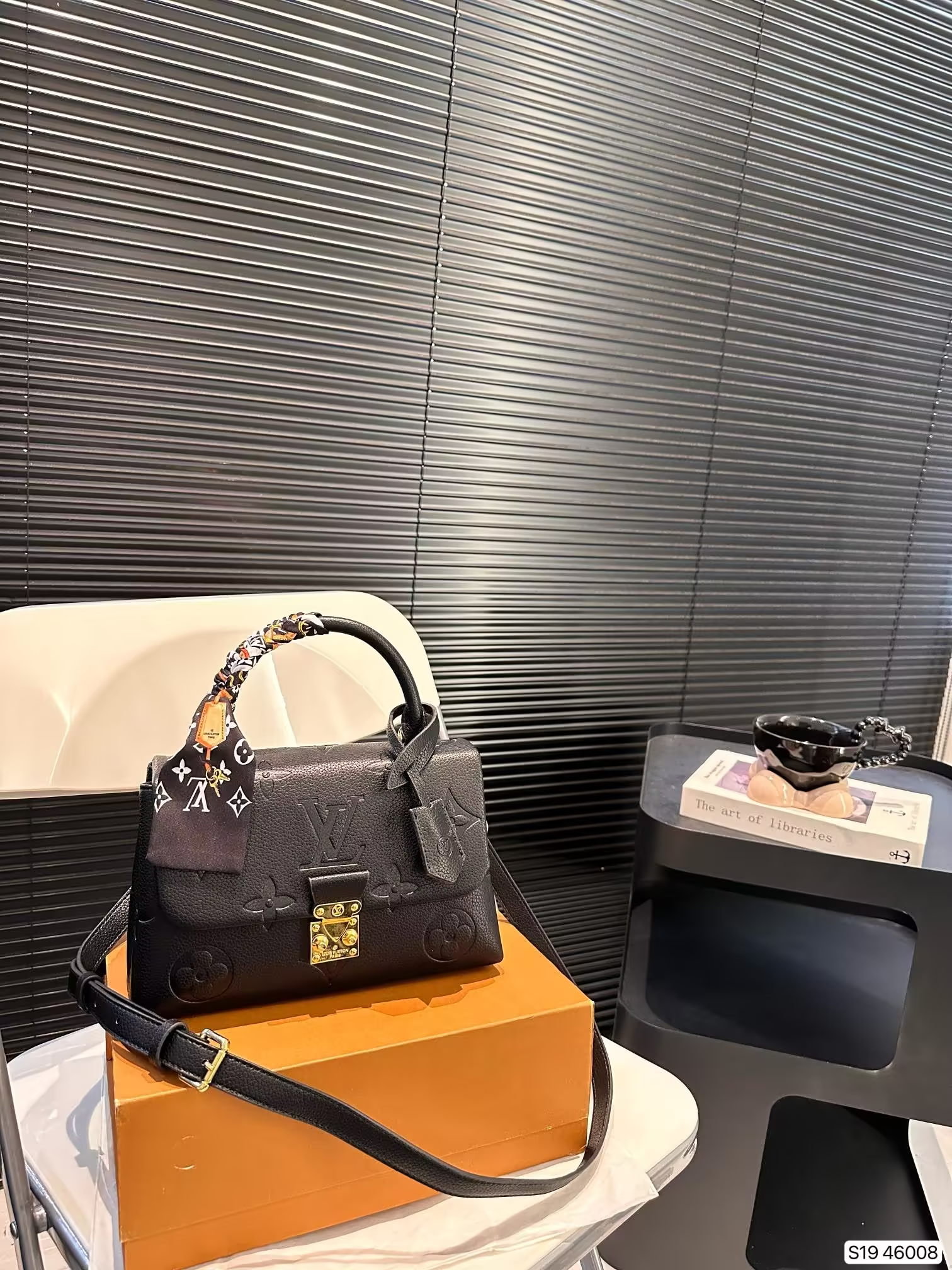 louis-new-arrival-hand-bag-size-24-15-cm-2238