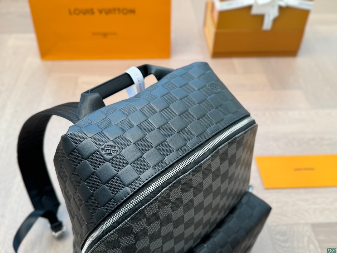 Louis new arrival men backpack bag size: 28*36 cm