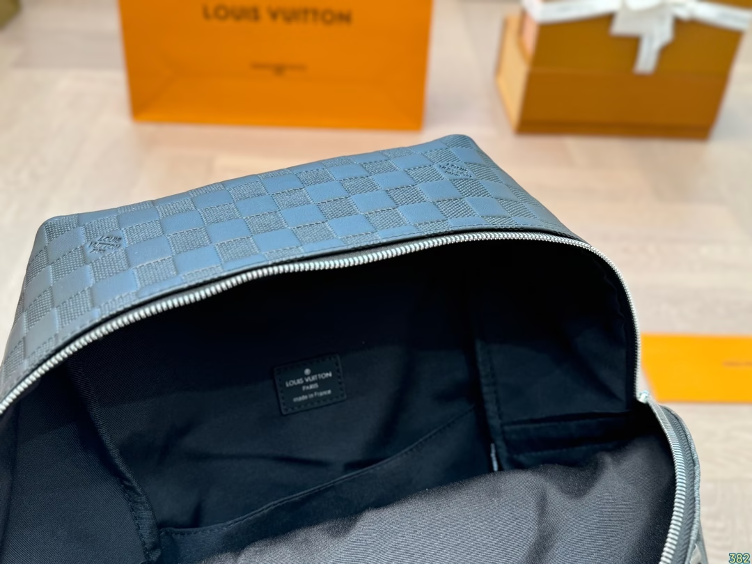 Louis new arrival men backpack bag size: 28*36 cm