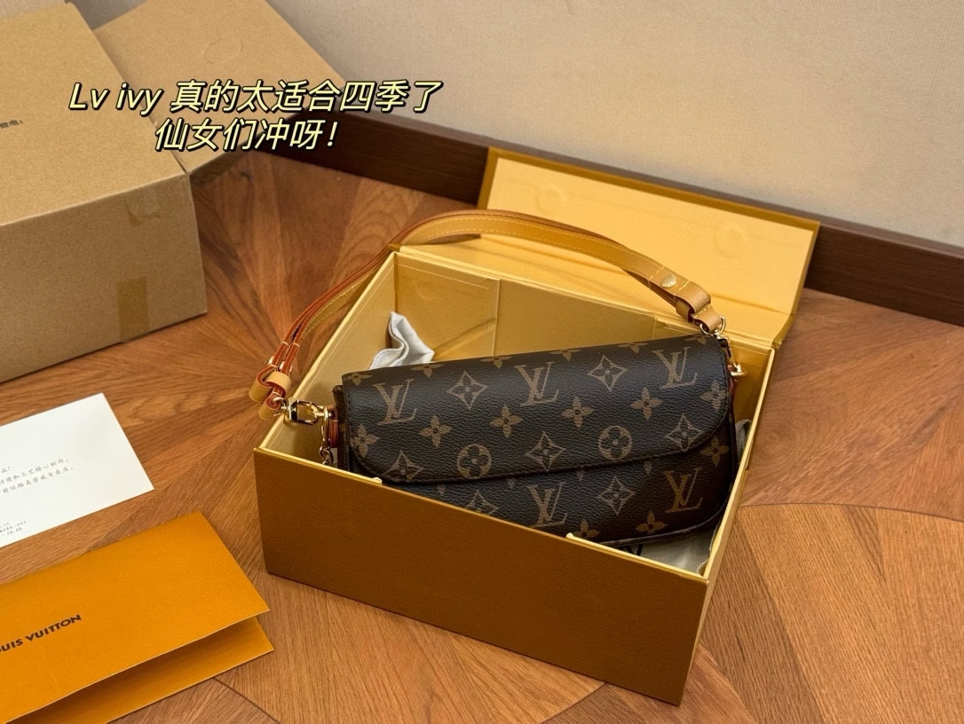 Louis new arrival ivy woc bag size: 22*12 cm
