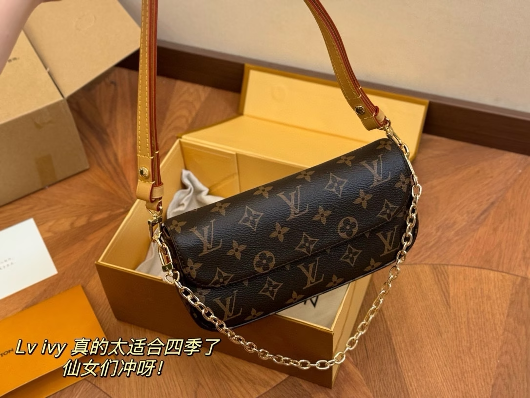 Louis new arrival ivy woc bag size: 22*12 cm