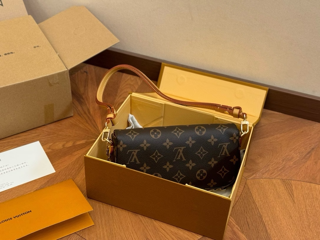 Louis new arrival ivy woc bag size: 22*12 cm