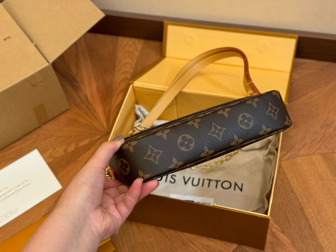 Louis new arrival ivy woc bag size: 22*12 cm