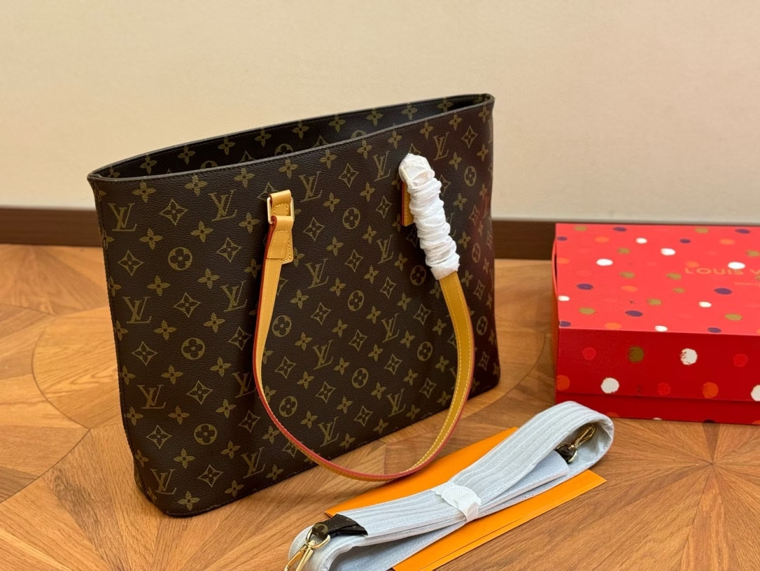 Louis new arrival vivian tote bag size: 40*30 cm