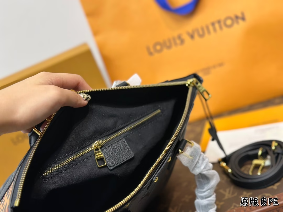 louis-new-arrival-retiro-bag-size-26-22-cm-3470