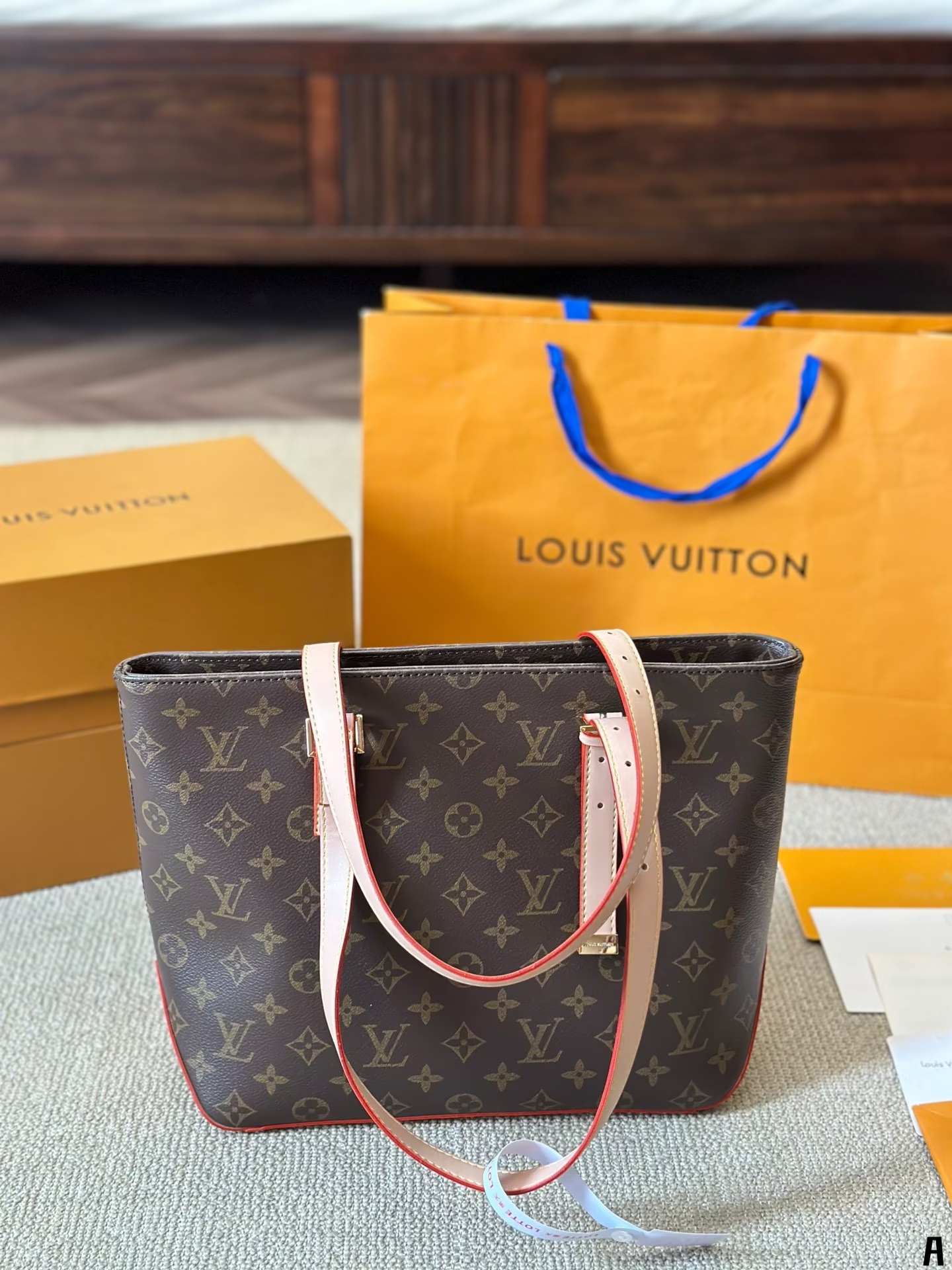 louis new arrival 24F Retiro tote bag size: 33*30 cm